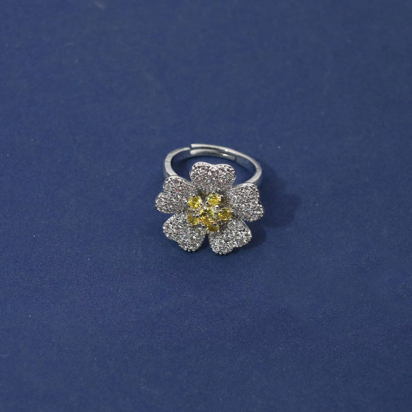 Mona Ring