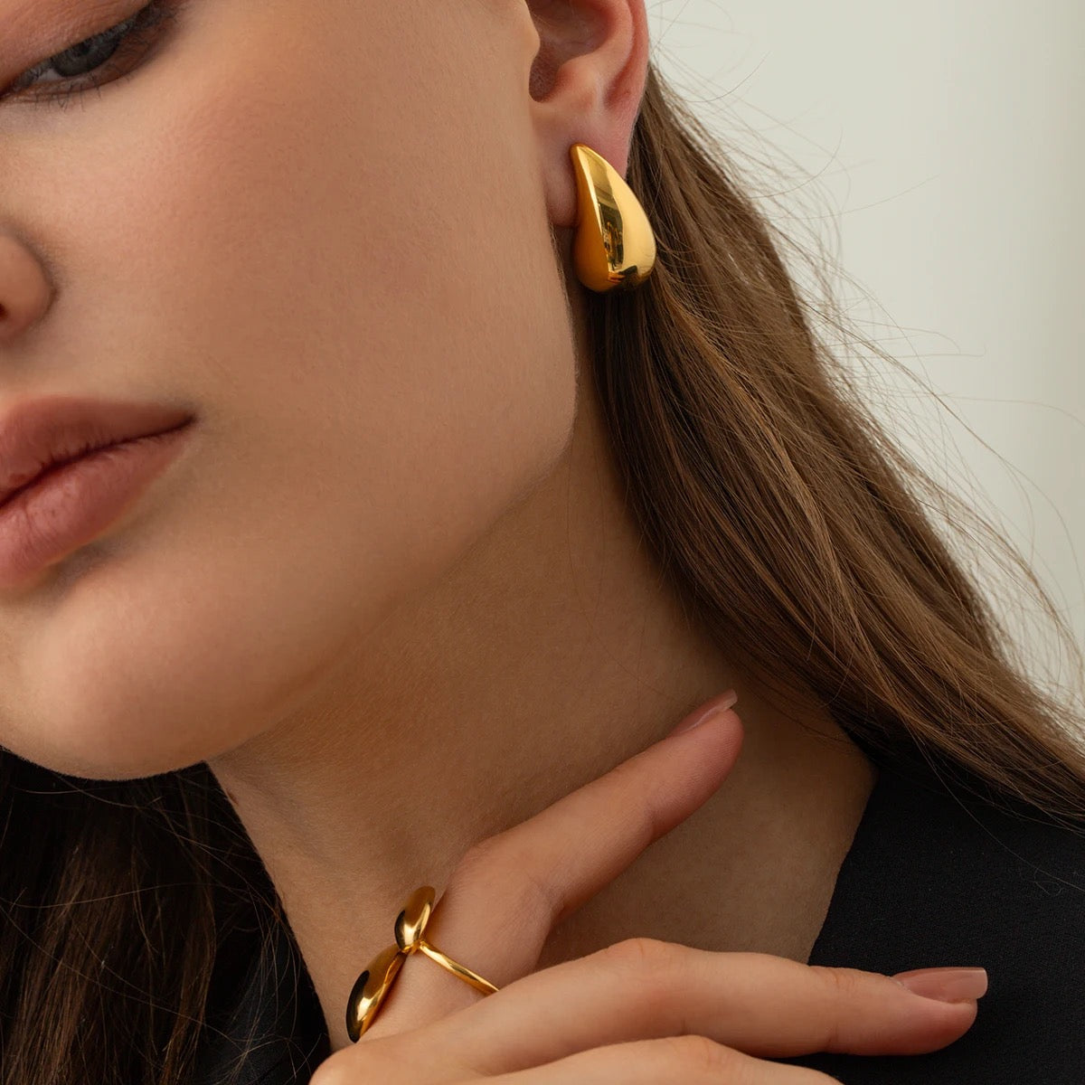 Hailey Bieber Bottega Gold Hoops