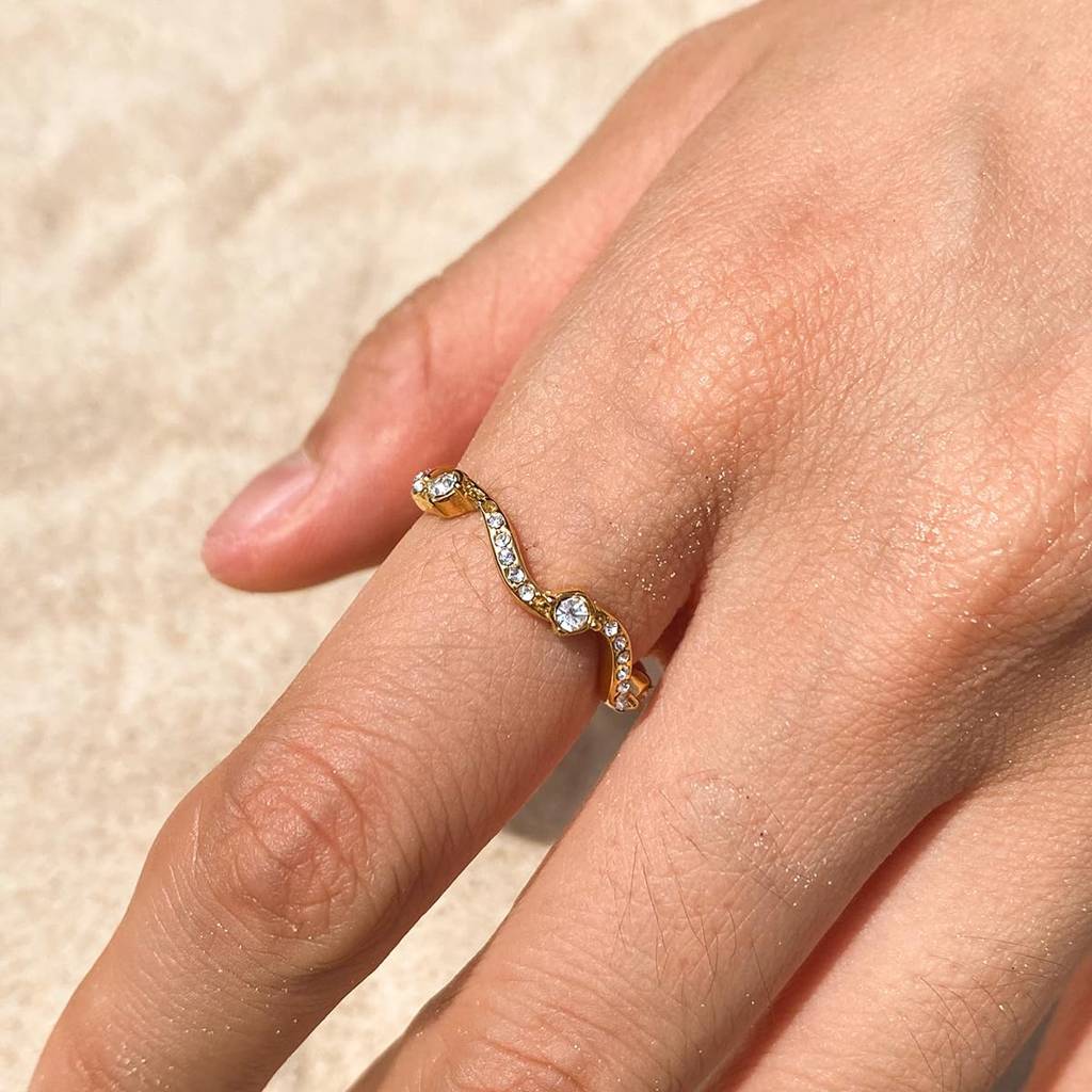 Rohma Wavy Ring