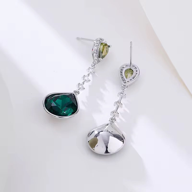Vardana Emerald Earrings