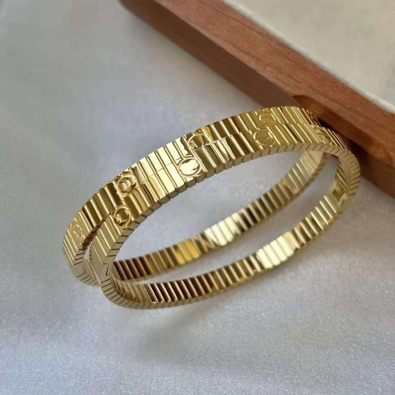 E Ribbed Bangle