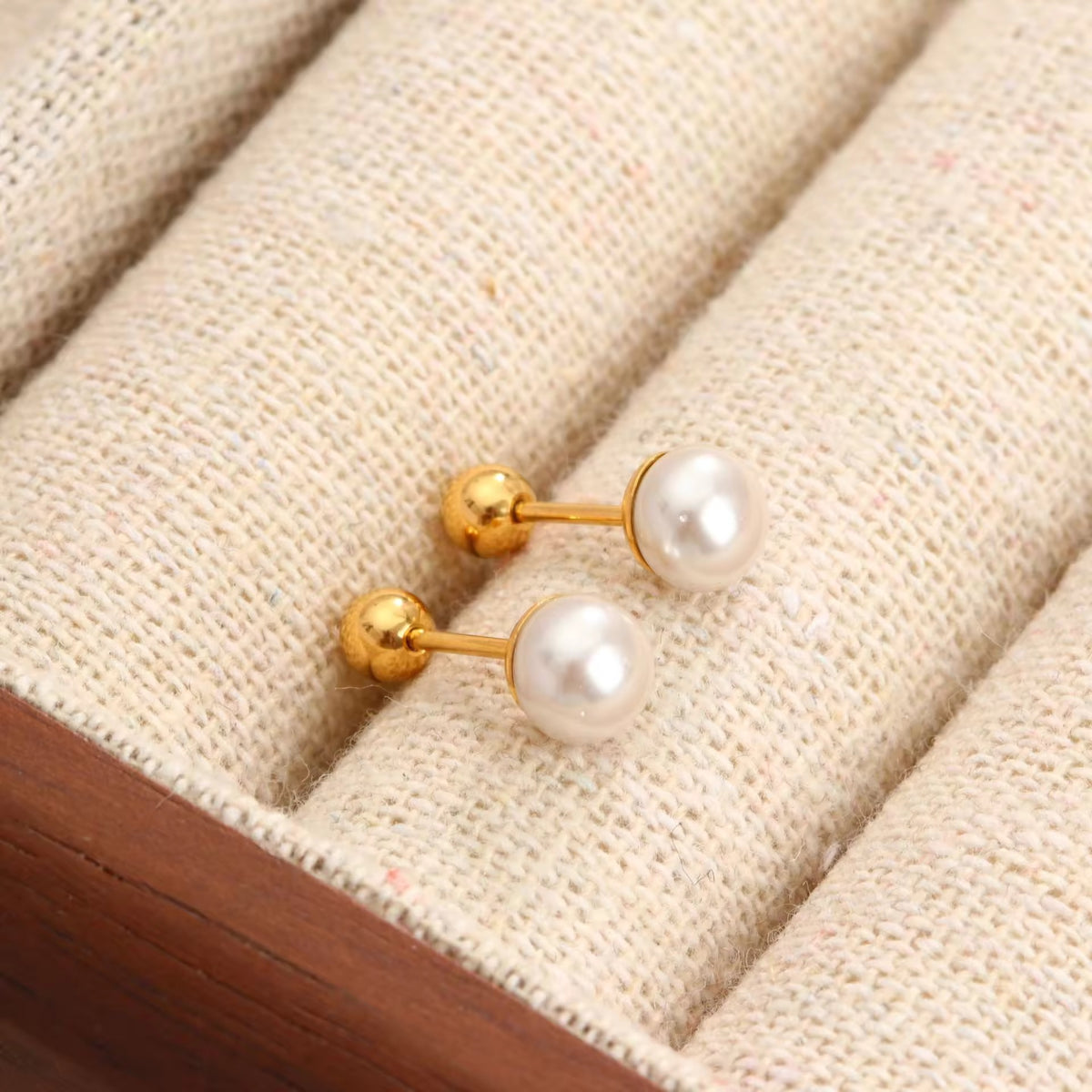 Pearl Screwback Studs