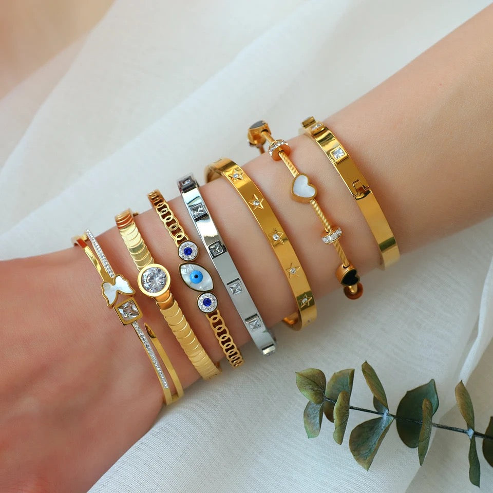 Mini Hearts Gold Bangle A05