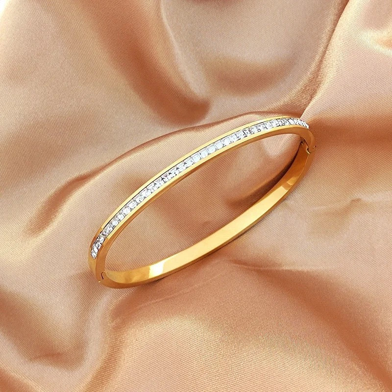 Sleek Zircon Bangle’