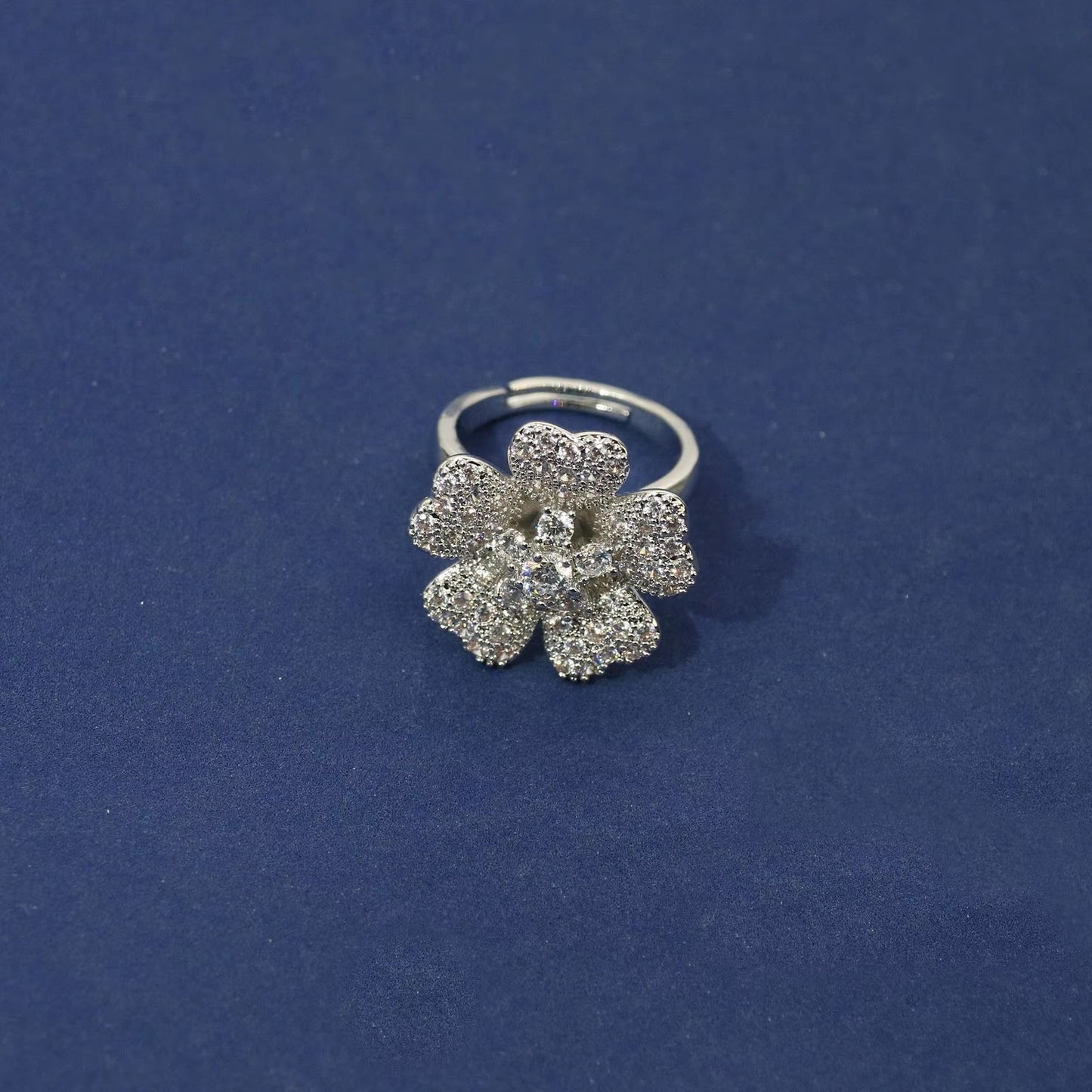 Mona Ring