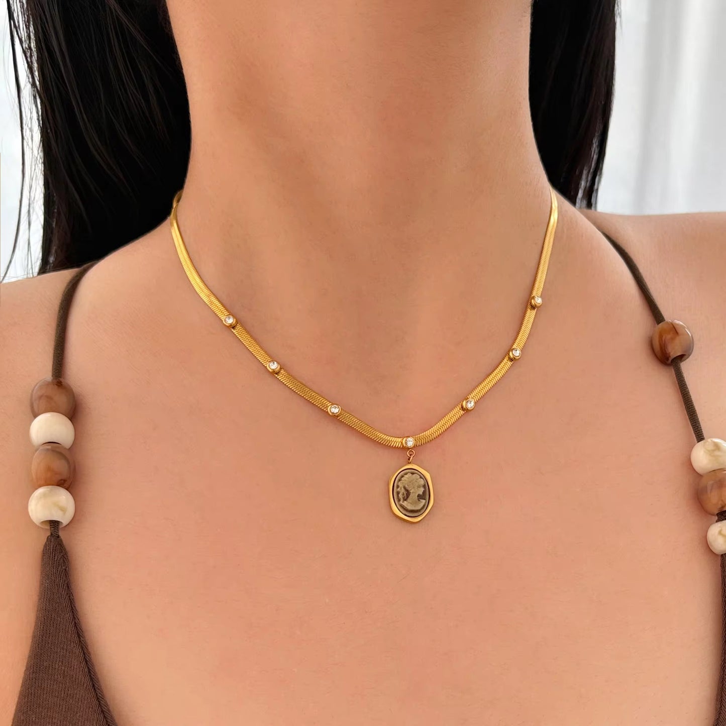 Portrait Zirconia Necklace