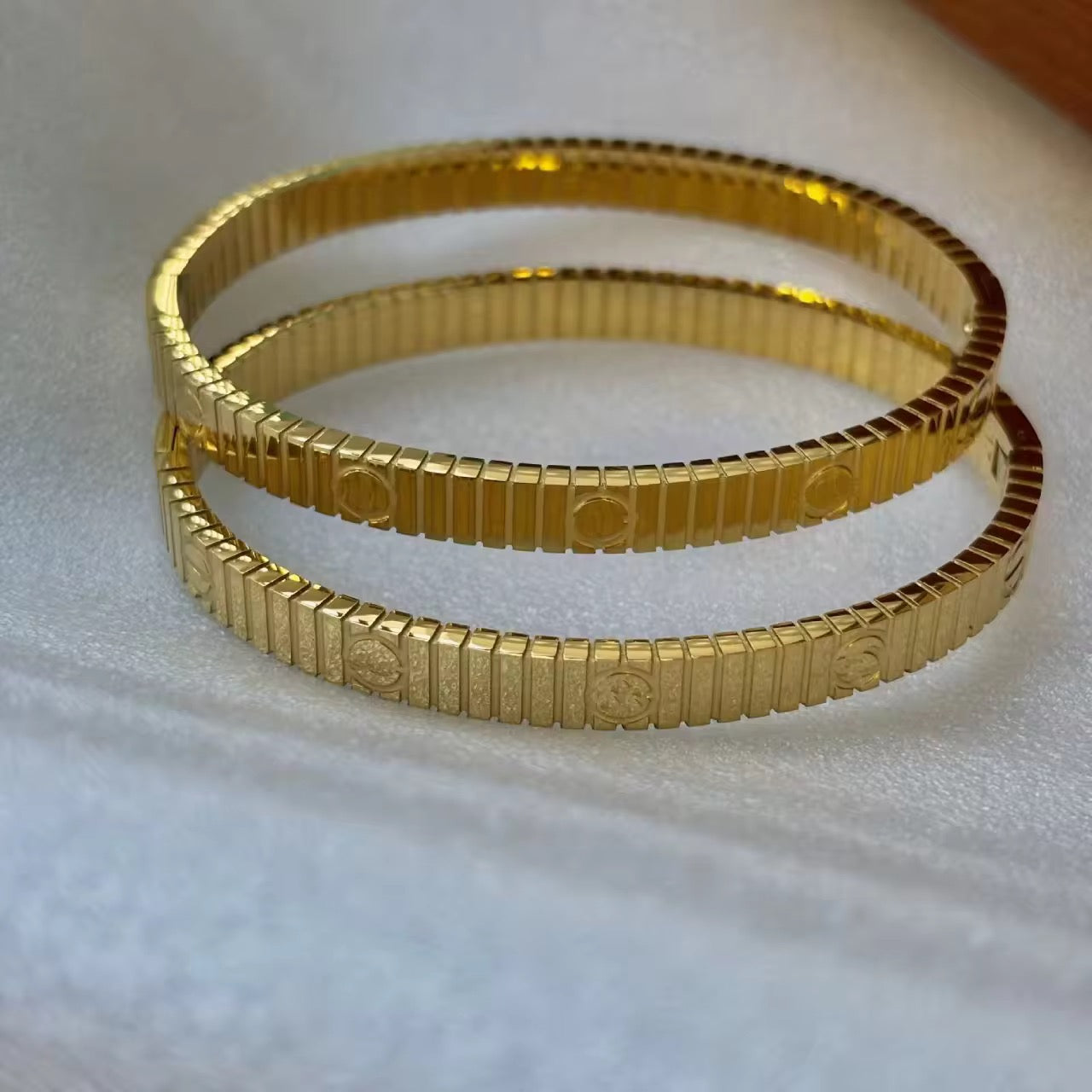 E Ribbed Bangle