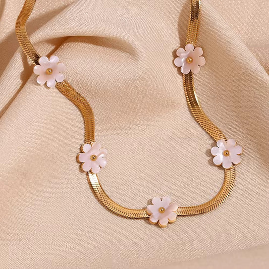 Shell Daisy Necklace