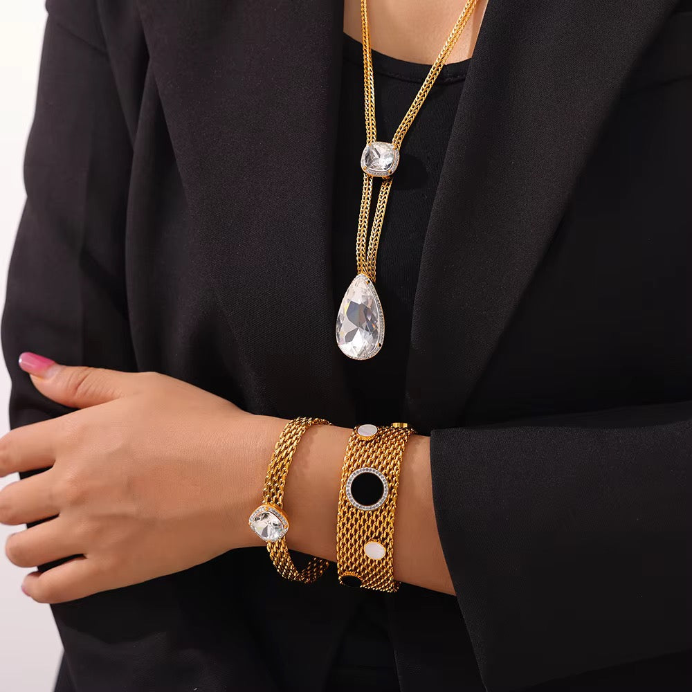 Elegancia Teardrop