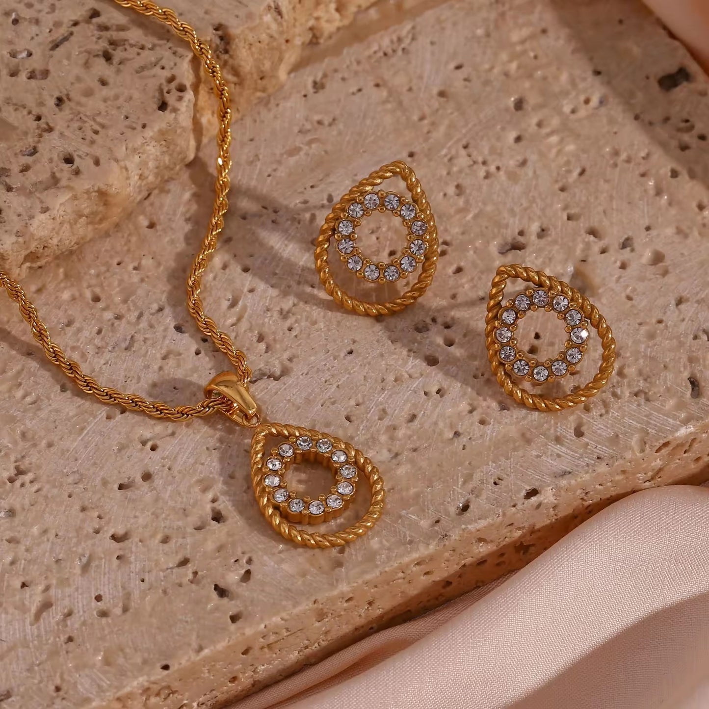 Soleil Teardrop Set