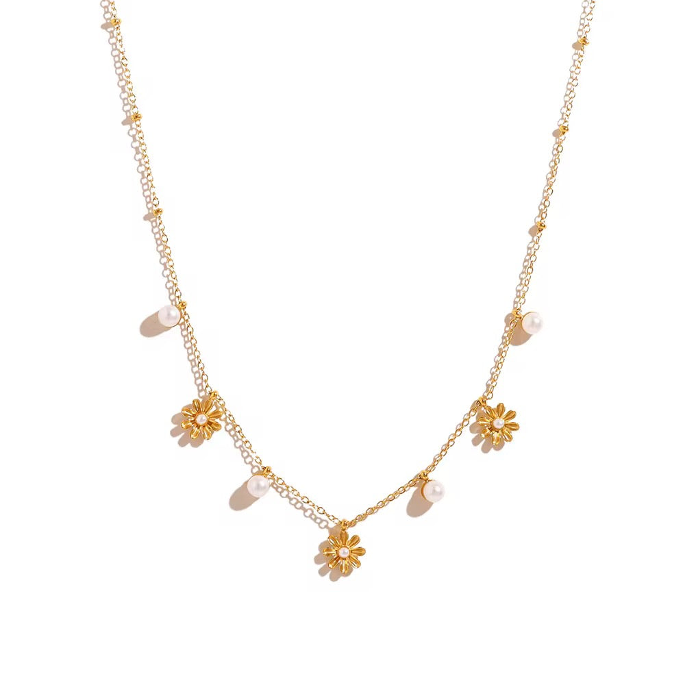 Daisies Pearl Charms Necklace