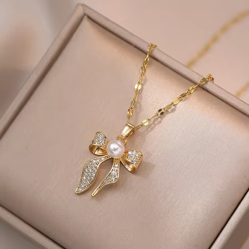 Bowy Zirconia Pearl Necklace