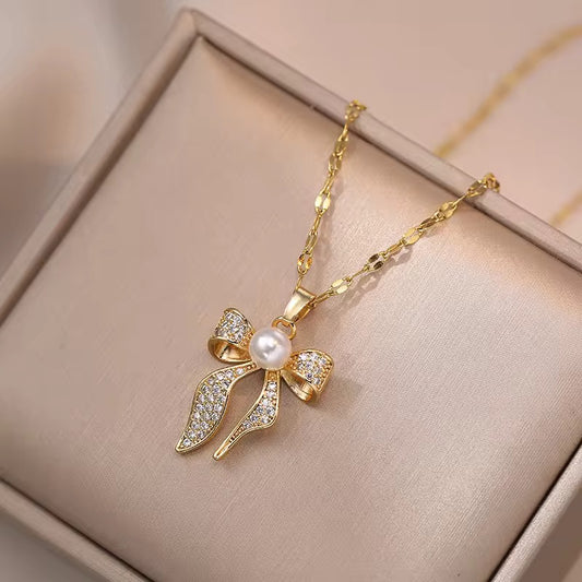Bowy Zirconia Pearl Necklace