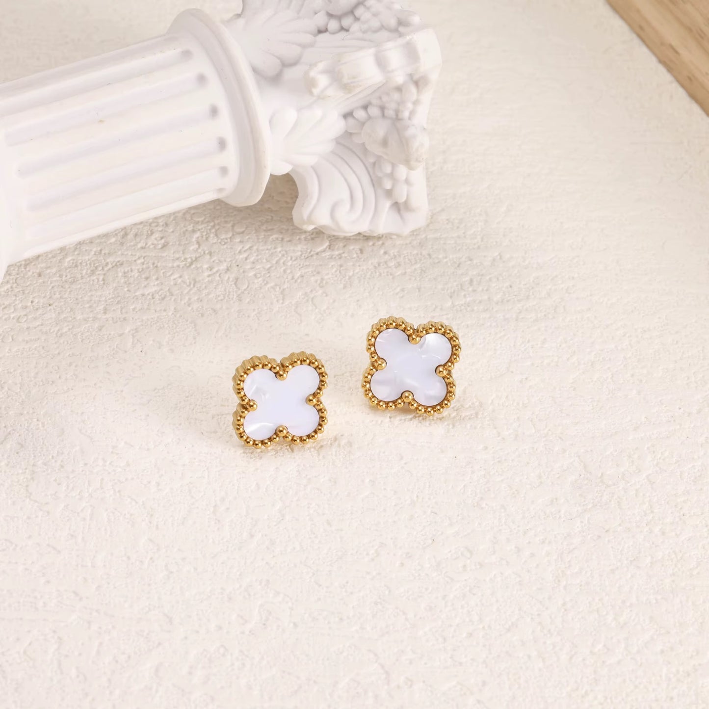 Small White Clover Studs
