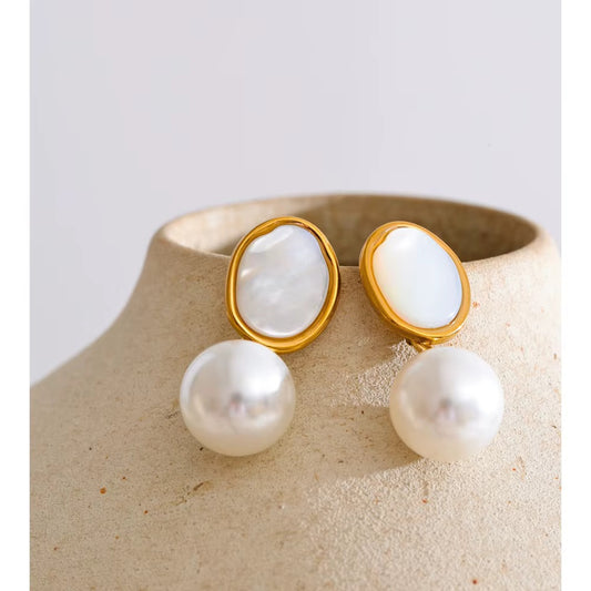Shell Pearl Earrings