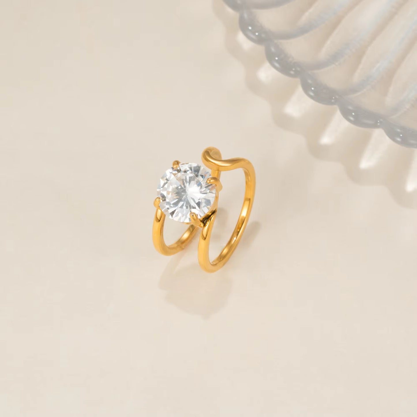 Solo Gold Ring