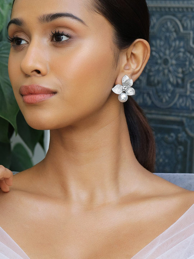 Motif Pearl Luxe Studs