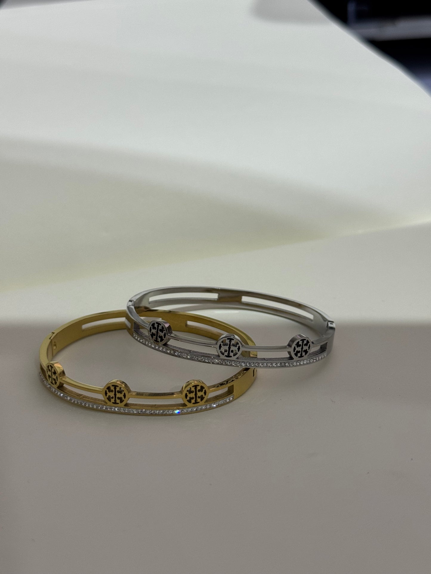 Mini T Circless Bangle