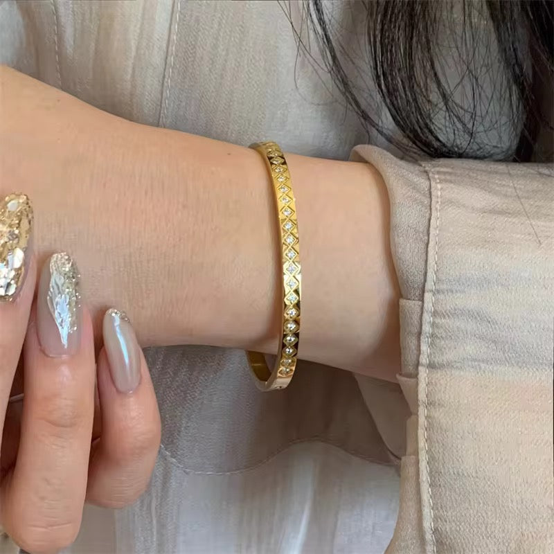 Cartwheel Bangle