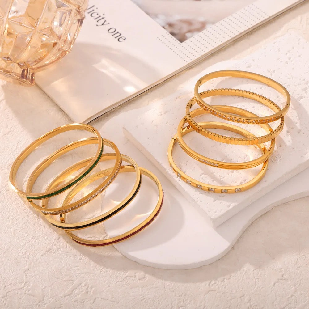 Sleek Zircon Bangle’