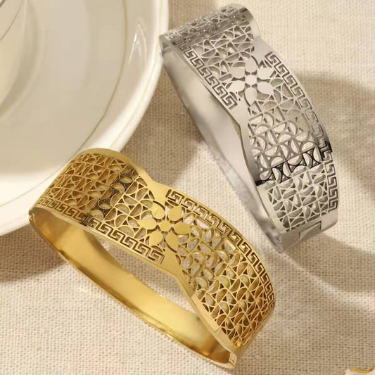 Gold Hollow Net Bangle