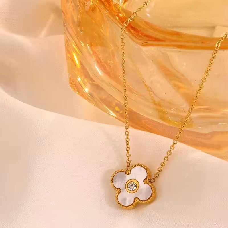 White Zirconia Clover Necklace