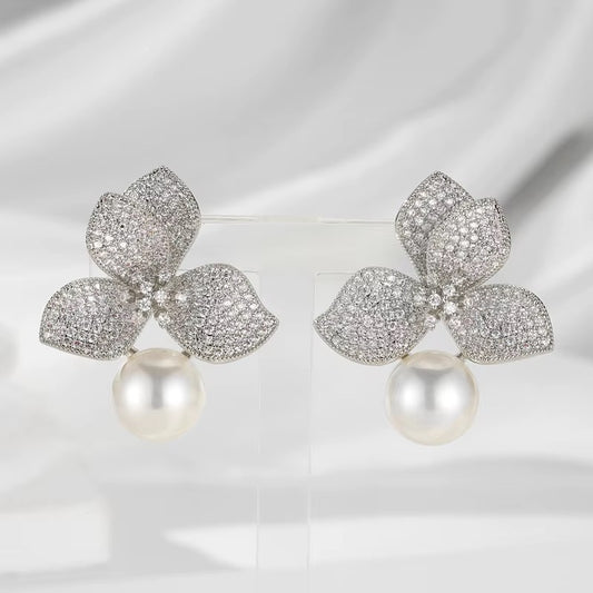 Motif Pearl Luxe Studs