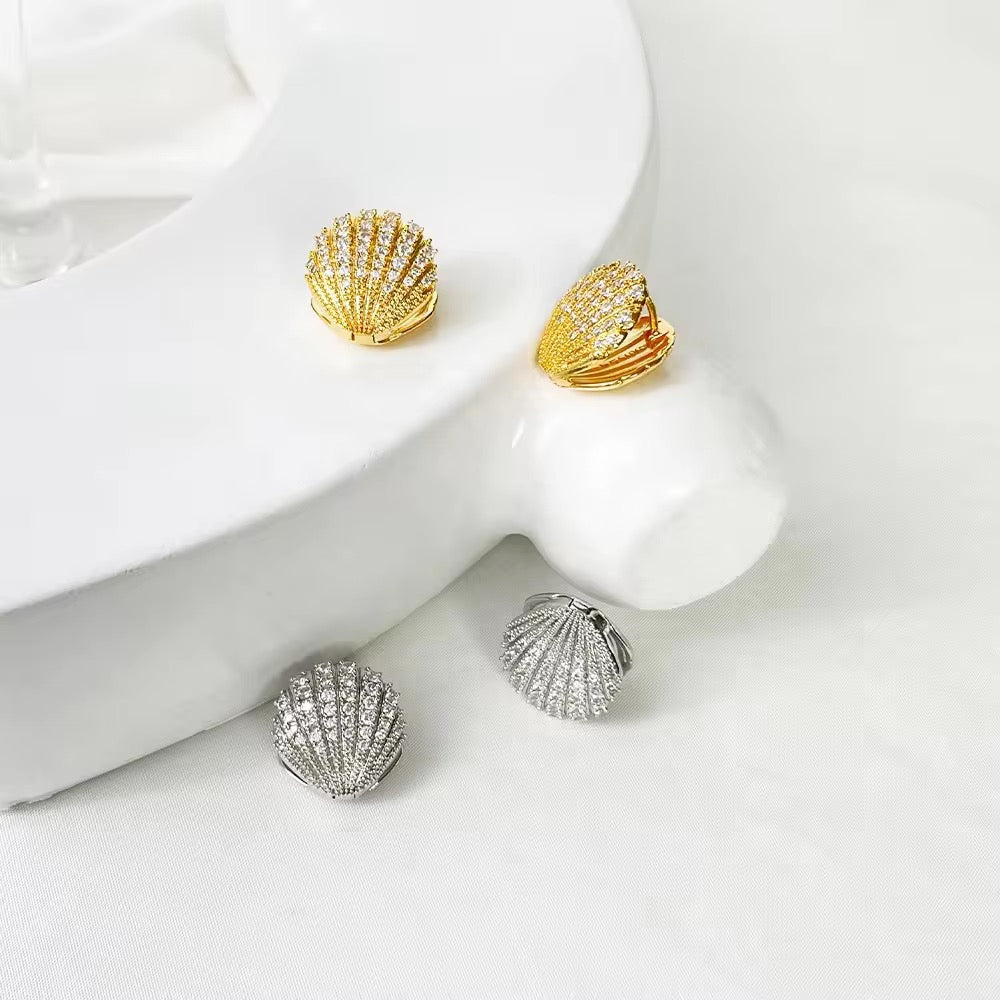 Tiny Shell Studs