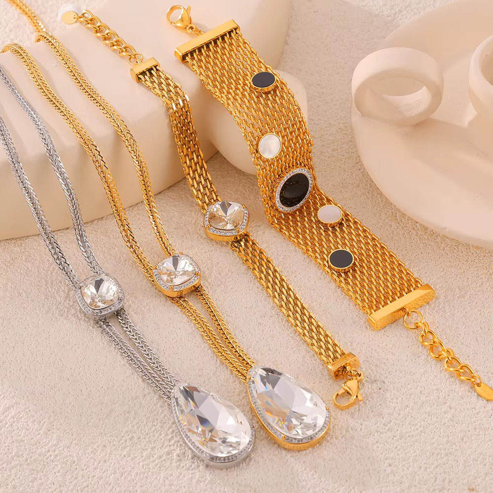 Elegancia Teardrop