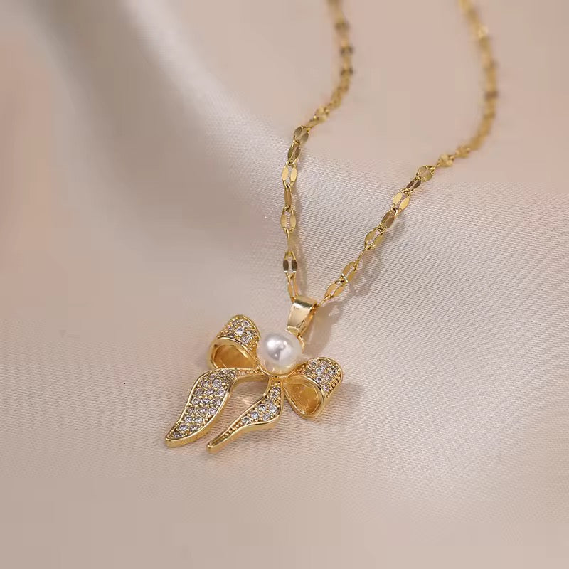 Bowy Zirconia Pearl Necklace