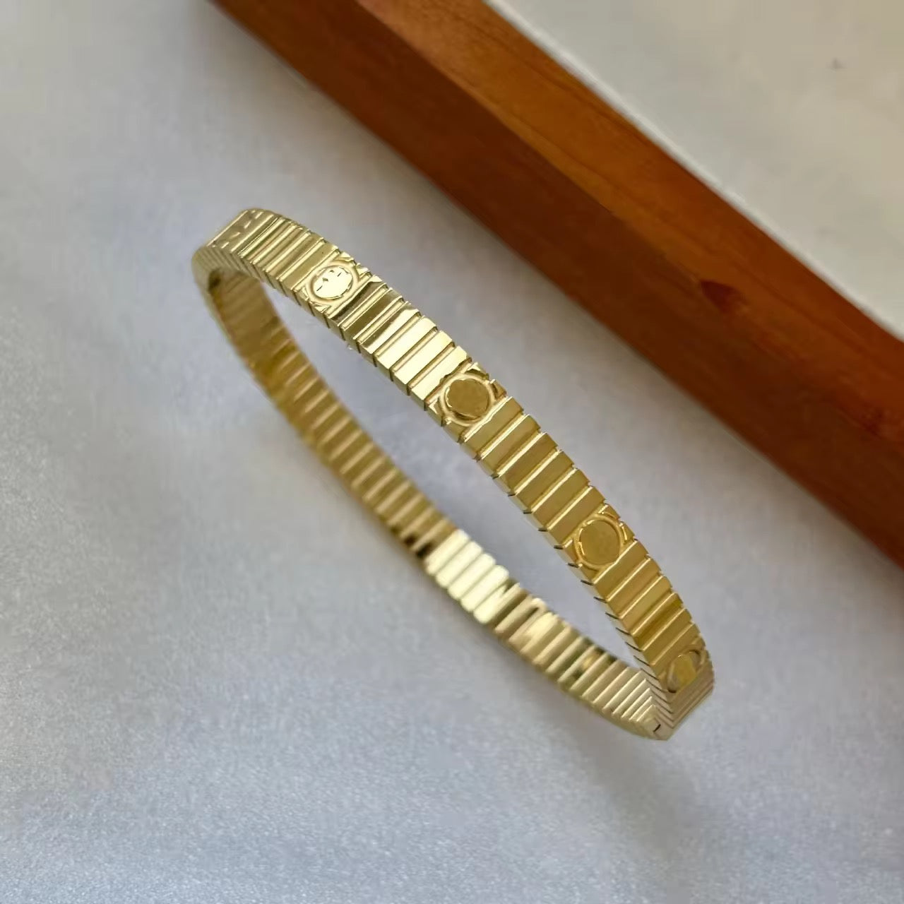 E Ribbed Bangle