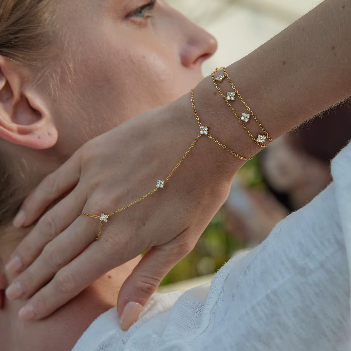 Trilya Handchain