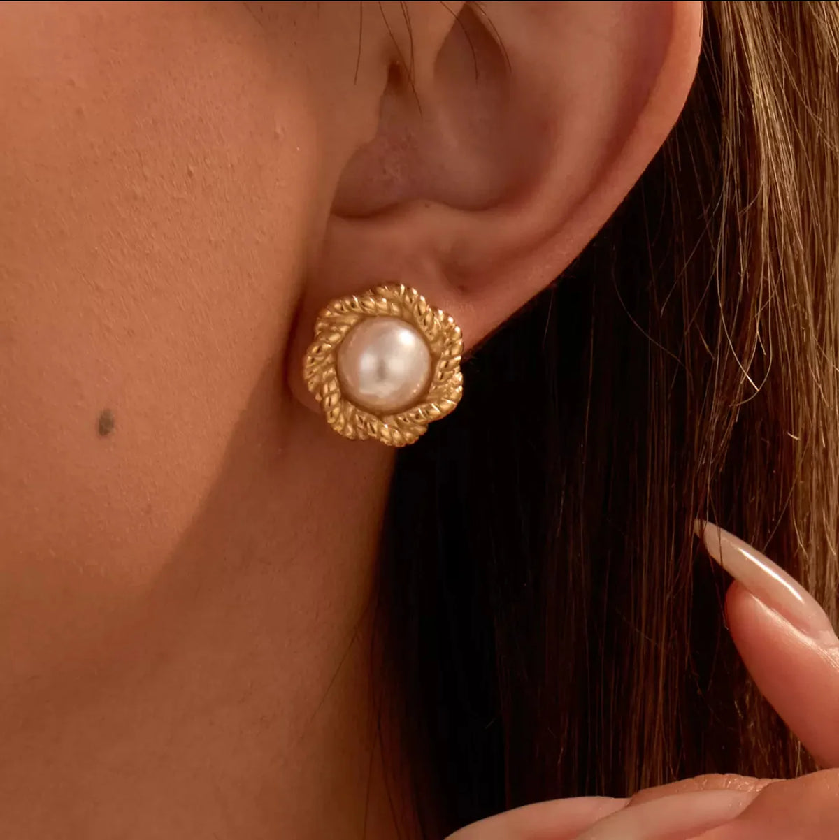 Noor Twisted Pearl Studs